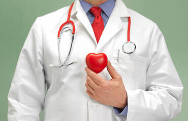Chest Pain: When Should You See a Cardiologist?